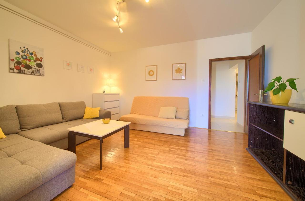 Apartments Meri Njivice Kültér fotó